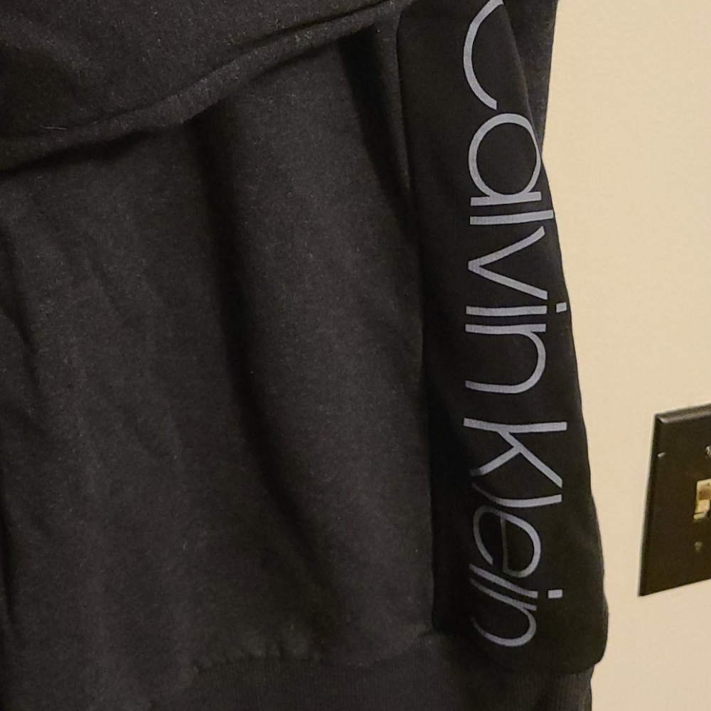 Calvin Klein pullover - Picture 8 of 9